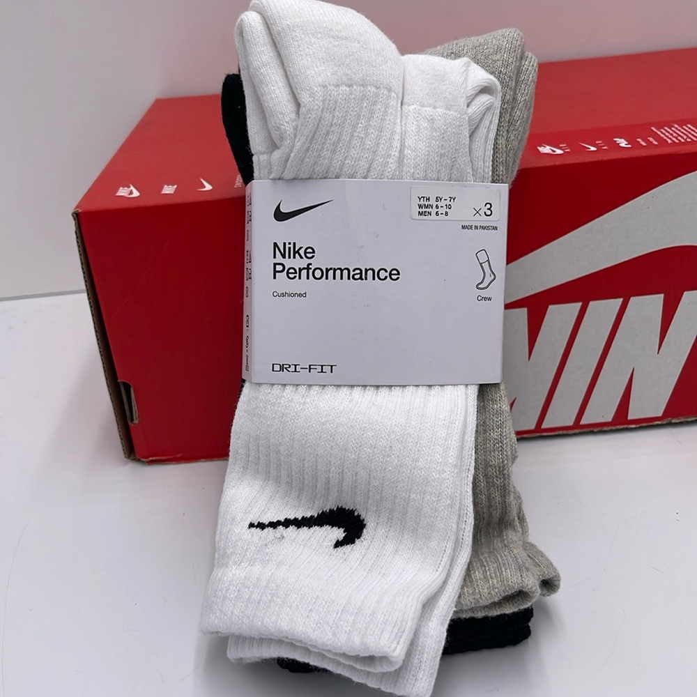 Nike Everyday Cushioned Training Crew Socks (3 pairs)
Md Performance
Multi-Color